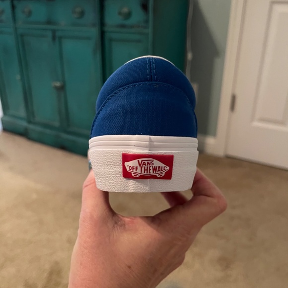 VANS - Picture 2 of 3